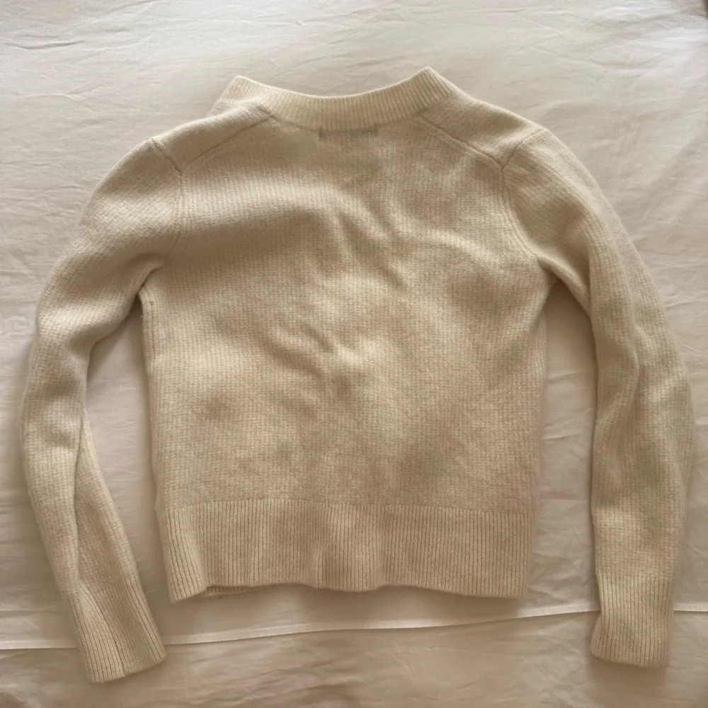 Uniqlo Cream Knit Cardigan Sweater with Buttons - Picture 3 of 5